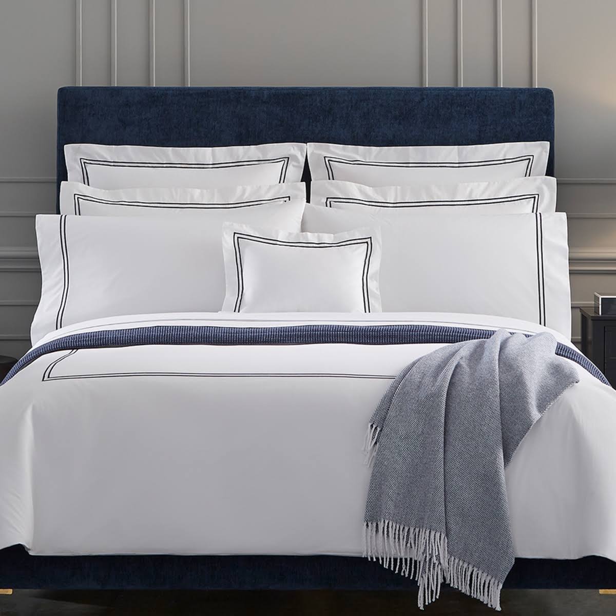 Full/Queen White/Blue Duvet Cover I696
