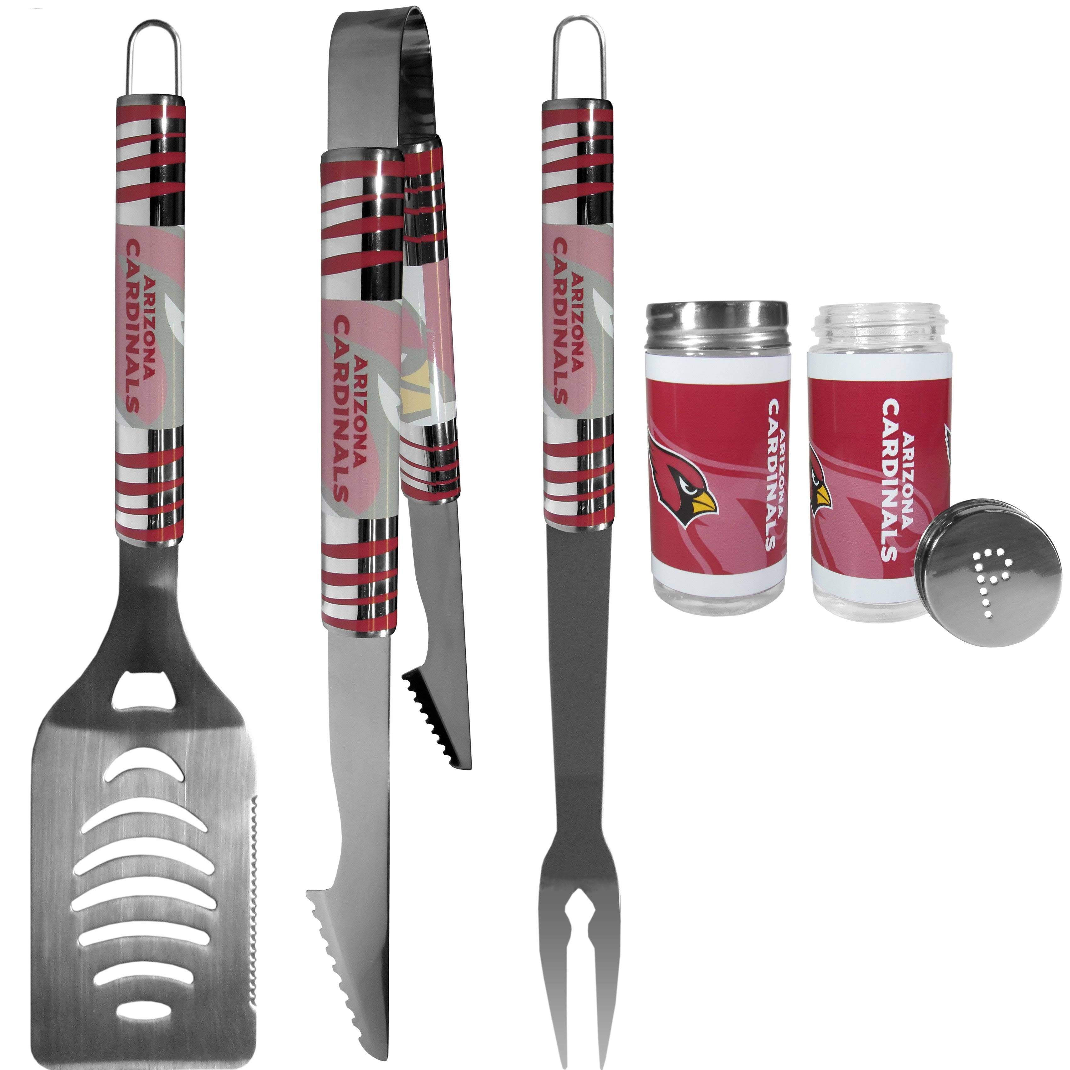 3 PC BBQ Set and Salt and Pepper Shaker Set O858