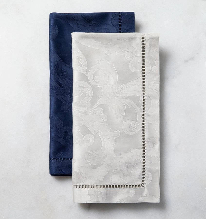 Garnet Table Linens D893427