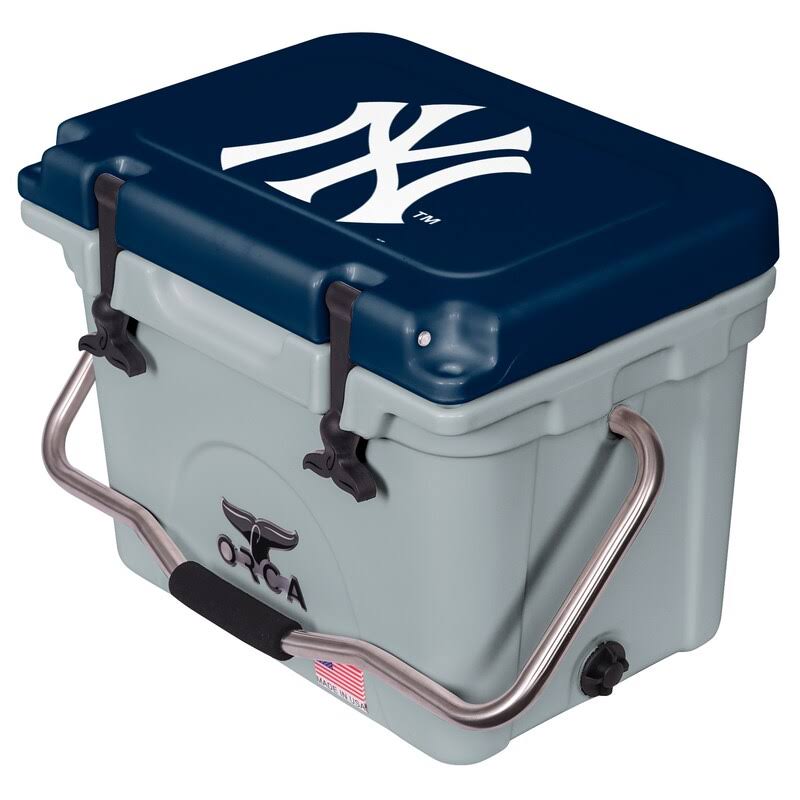20-Quart Hard-Sided Cooler D3982