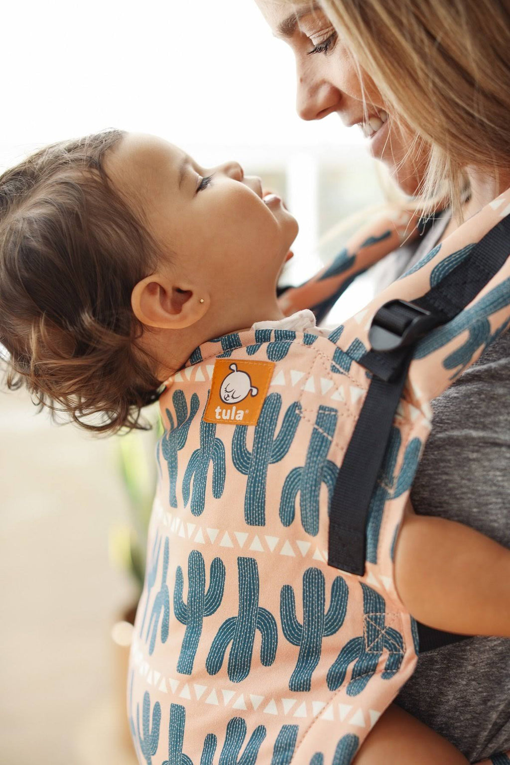 Ergonomic Baby Carrier J569414