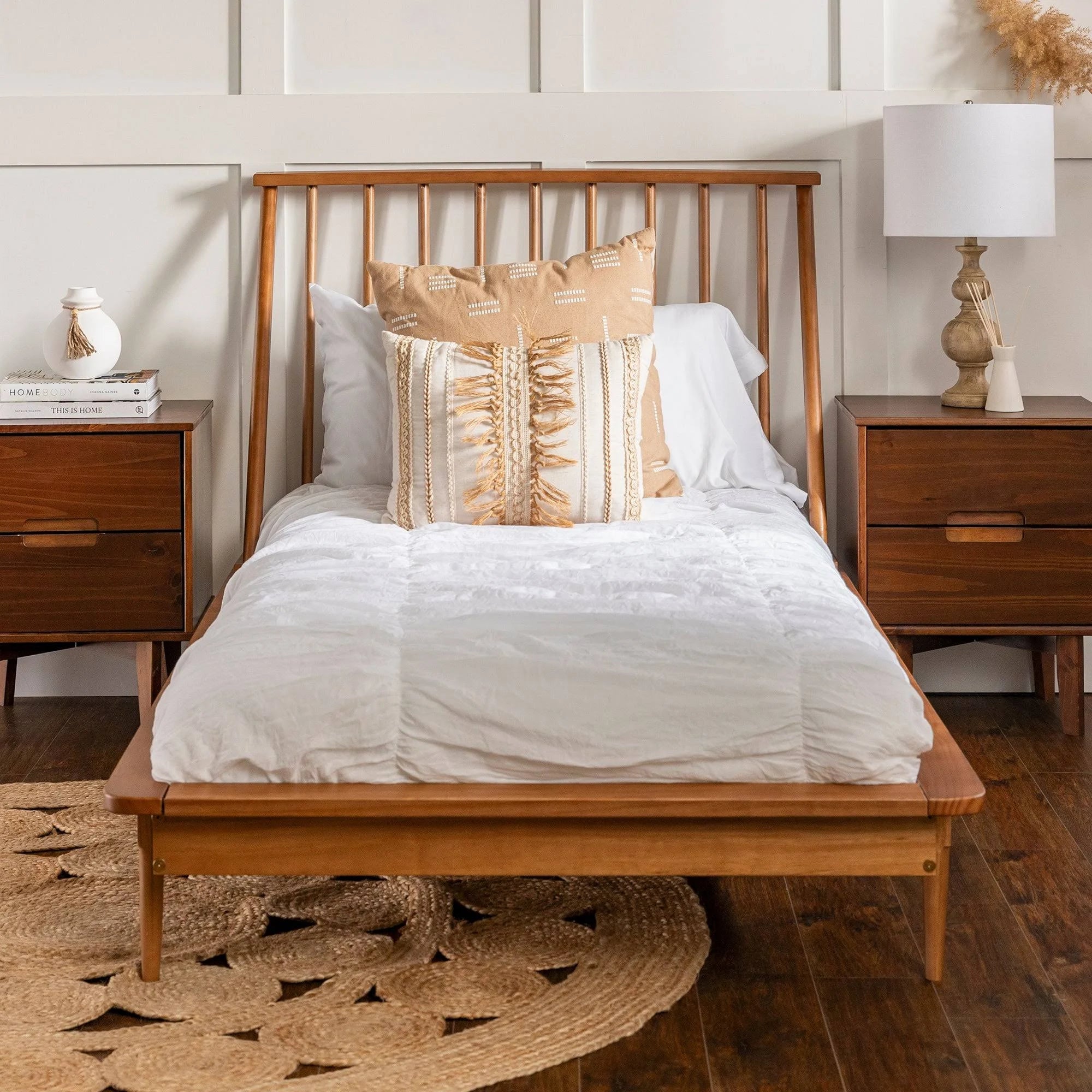 Solid Pine Wood Spindle Bed - Light Oak - Queen Q448