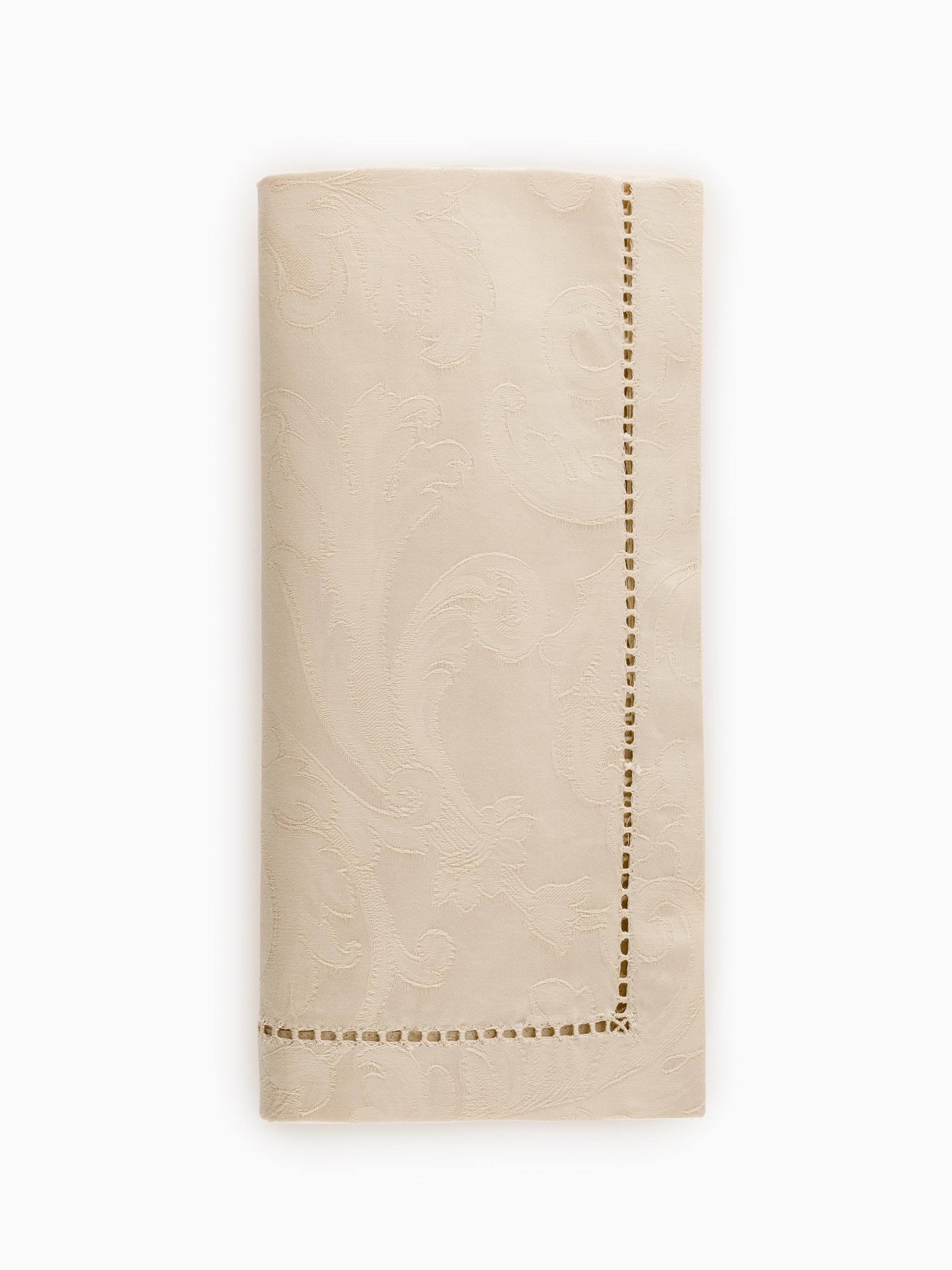 Garnet Table Linens D893427