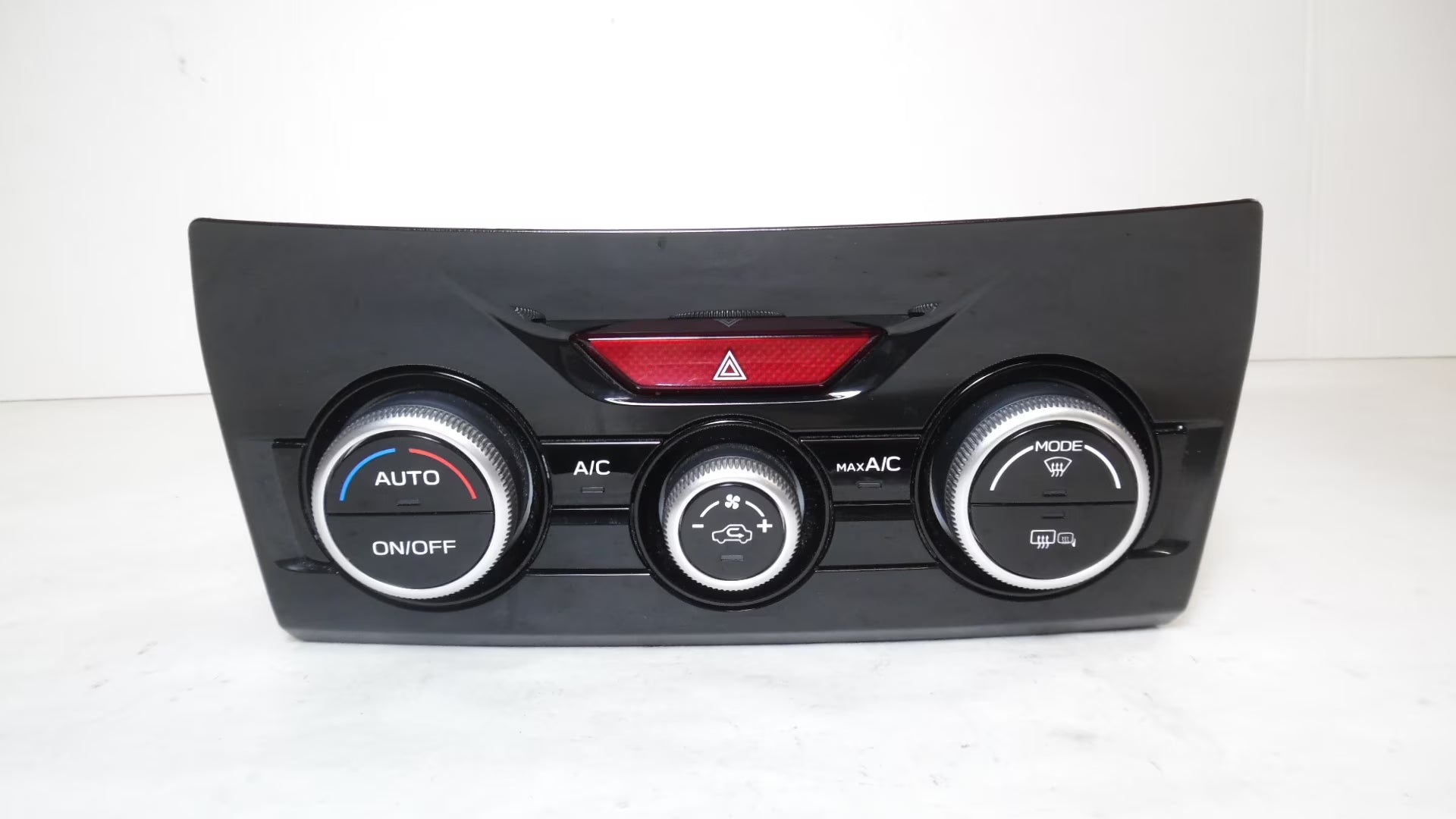 Pre-Owned Subaru Forester Auto Climate AC Heater Temperature Control O149