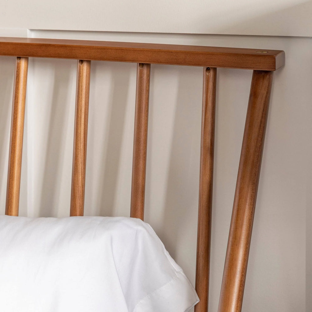 Solid Pine Wood Spindle Bed - Light Oak - Queen Q448